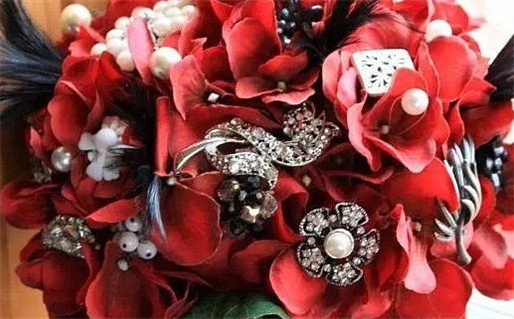 2025年08月25日(农历七月初三)领证合不合适？ 登记领证合适吗？