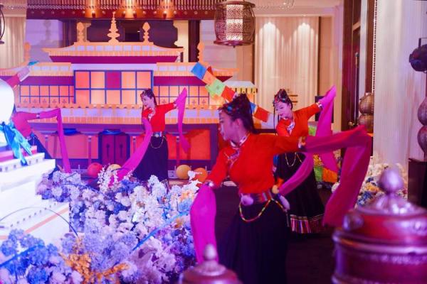 雪顿节：感受藏族信仰与艺术的盛大庆典