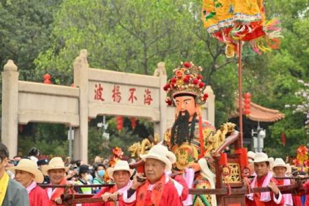 半节日的独特习俗与文化庆典